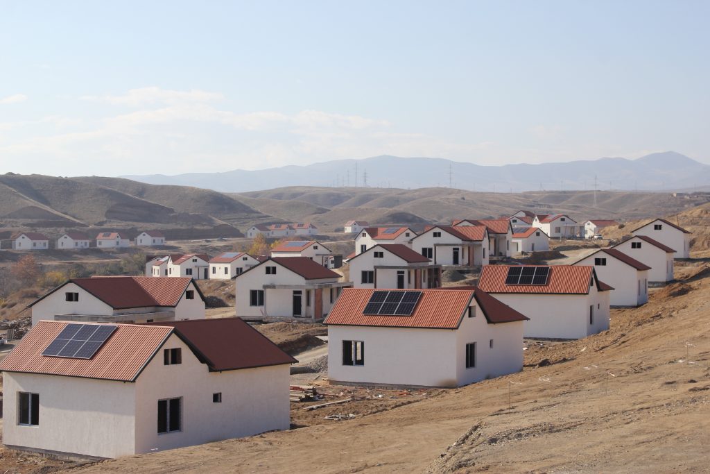 HOROVLU KƏND YAŞAYIŞ MƏNTƏQƏSİNDƏ 2, 3, 4, 5 OTAQLI FƏRDİ YAŞAYIŞ EVLƏRİNİN TİKİNTİSİ