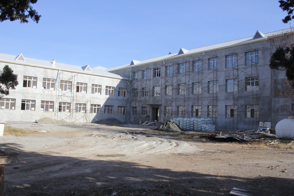 GƏNCƏ ŞƏHƏR 24 NÖMRƏLİ TAM ORTA MƏKTƏBİN TİKİNTİSİ